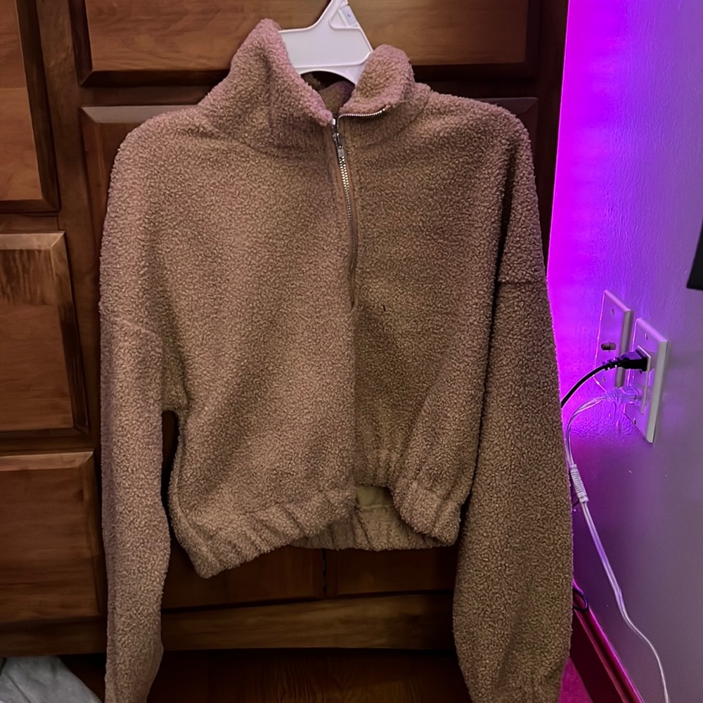 Tan fuzzy cropped shirt with zipper (never worn)